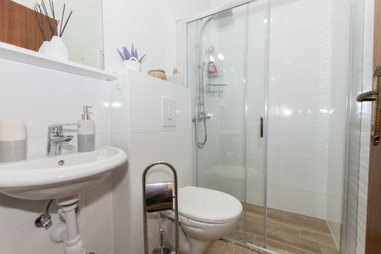 Comfort With Garage Aria Apartament *