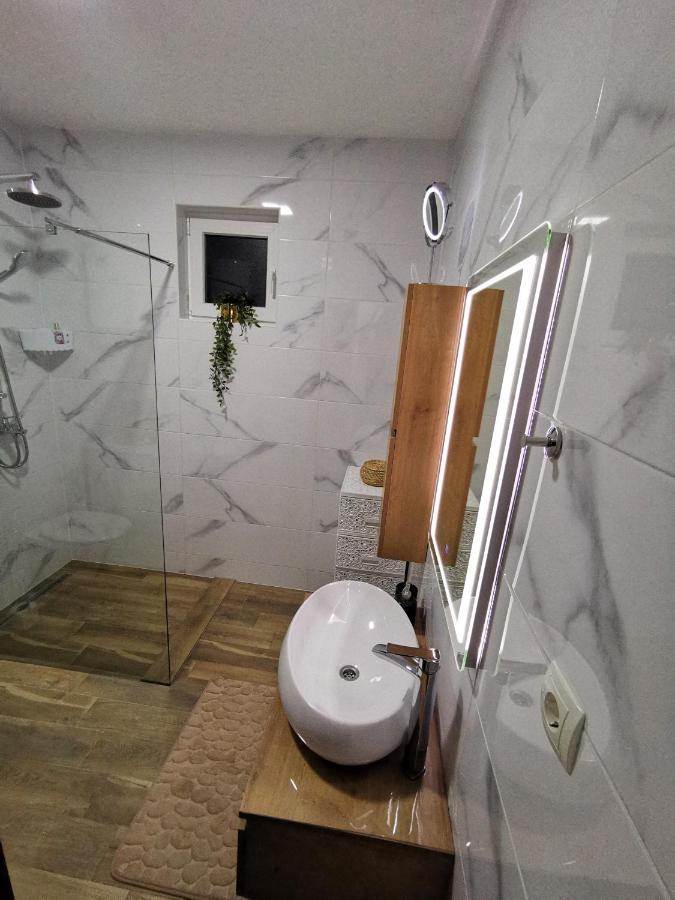 Comfort With Garage Aria Appartement Vrgorac